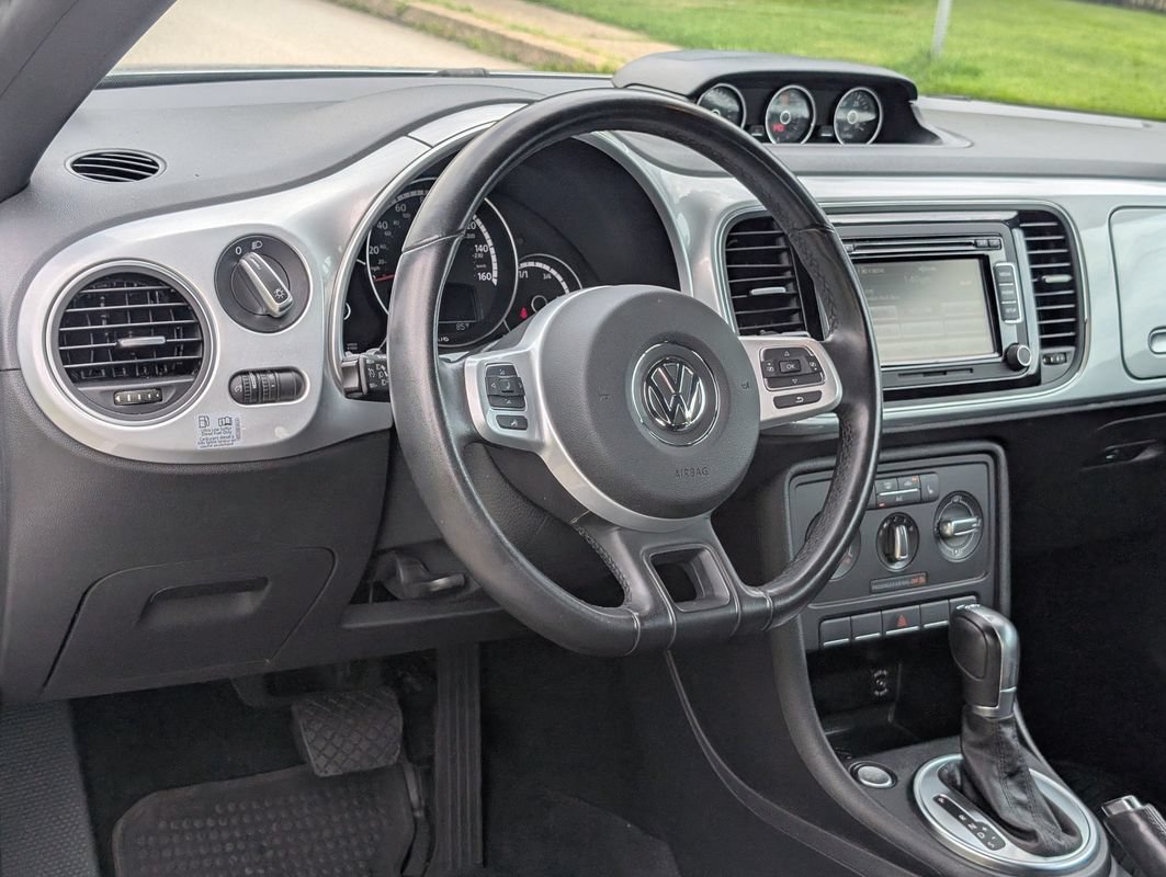 Used 2014 Volkswagen Beetle TDI FWD image 33