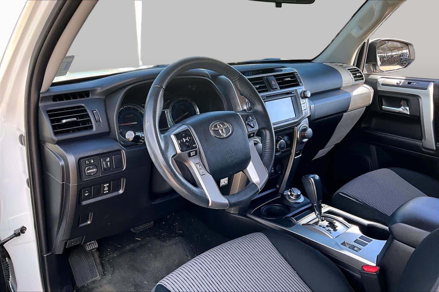 Used 2018 Toyota 4Runner SR5 AWD/4WD image 16