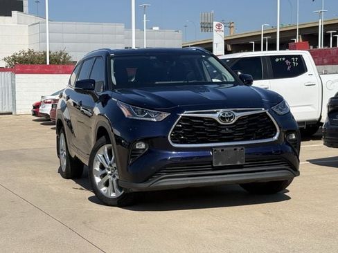 Used 2021 Toyota Highlander Limited AWD/4WD image 2