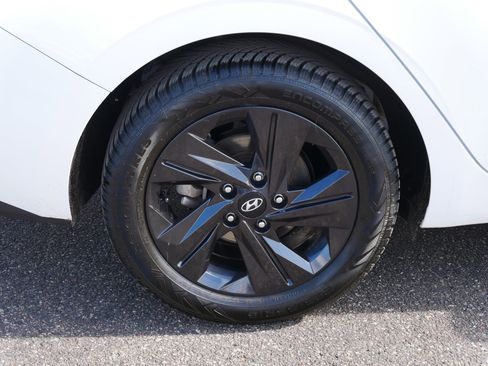 Used 2021 Hyundai Elantra SEL image 12