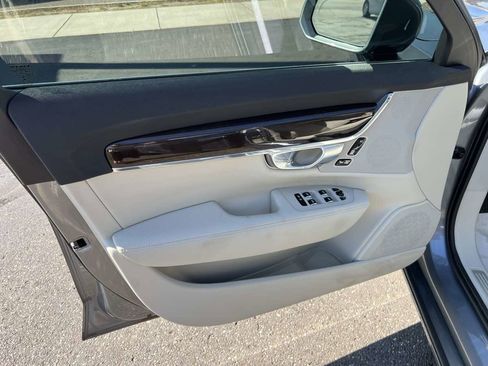 Used 2018 Volvo S90 T6 Momentum w/ Convenience Package image 11