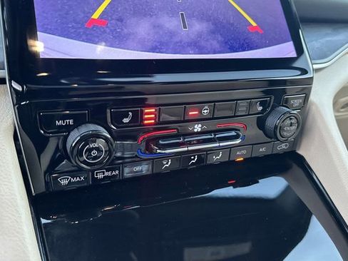 Used 2023 Jeep Grand Cherokee 4WD 4xe image 35