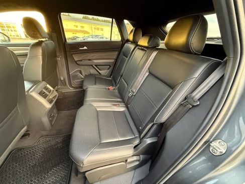 Used 2022 Volkswagen Atlas Cross Sport SE image 16