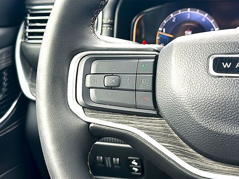 Used 2024 Jeep Wagoneer L Series II image 30