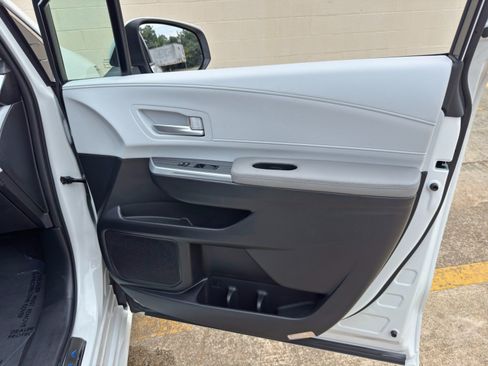 Used 2026 Toyota Sienna XLE FWD image 49