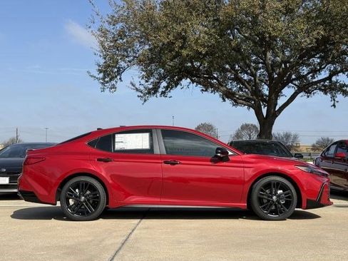 New 2026 Toyota Camry Hybrid image 3