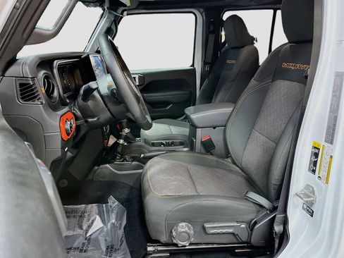 Used 2024 Jeep Gladiator Mojave w/ Technology Group AWD/4WD image 21