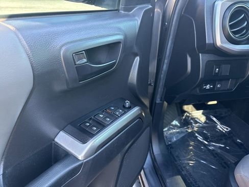 Used 2022 Toyota Tacoma SR5 RWD image 13