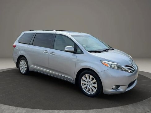 Used 2017 Toyota Sienna Limited Premium AWD/4WD image 2