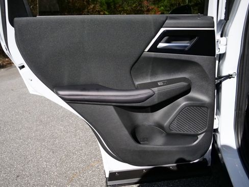 Used 2024 Mitsubishi Outlander ES image 28