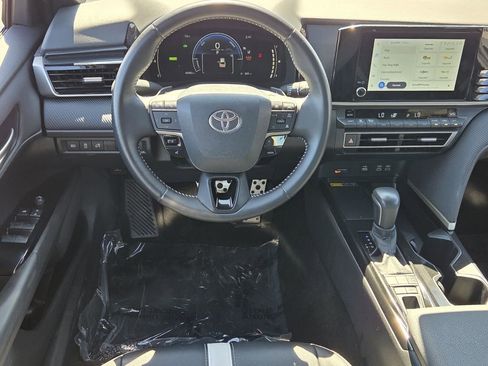 Used 2025 Toyota Camry SE image 11