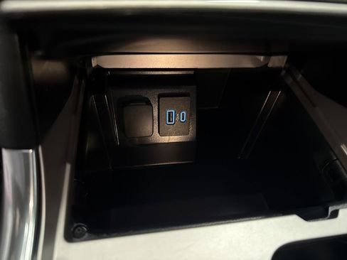 Used 2022 Ford Explorer XLT w/ Equipment Group 202A image 17