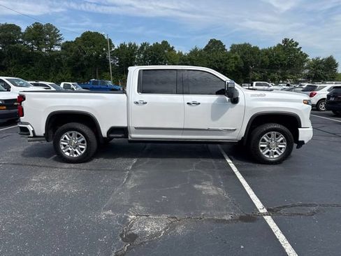 Used 2025 Chevrolet Silverado 2500 High Country w/ High Country Premium Package AWD/4WD image 6