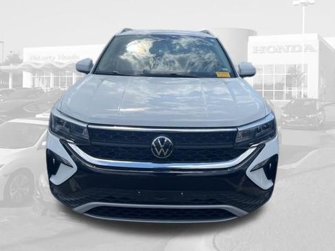 Used 2024 Volkswagen Taos SE image 11