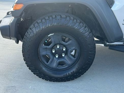 Used 2018 Jeep Wrangler Unlimited Sport image 7