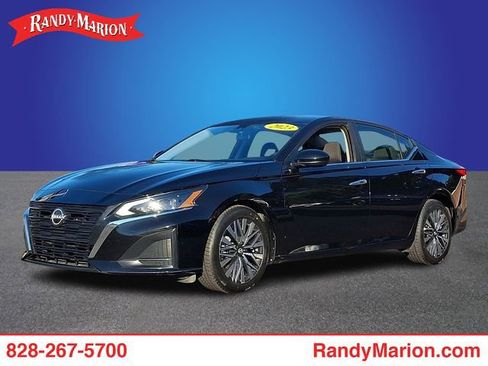 Used 2023 Nissan Altima 2.5 SV FWD image 1