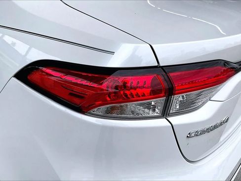 Used 2021 Toyota Corolla LE image 20