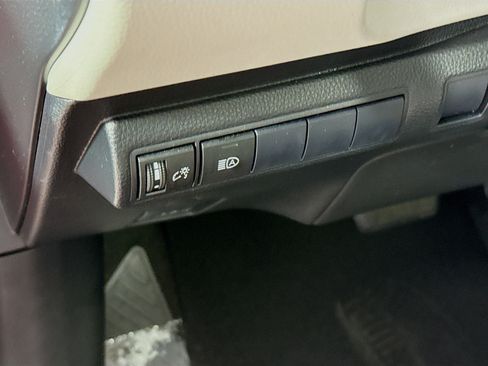 Used 2021 Toyota Corolla LE image 9