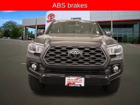 Used 2022 Toyota Tacoma TRD Off-Road image 10