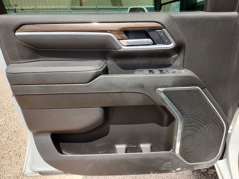 Used 2025 Chevrolet Silverado 2500 LT AWD/4WD image 12