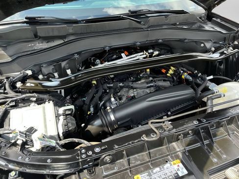 Used 2025 Ford Explorer ST-Line AWD/4WD image 9