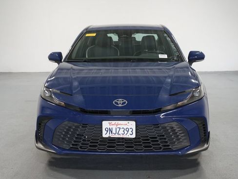 Used 2025 Toyota Camry SE FWD image 2