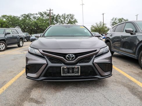 Used 2023 Toyota Camry SE FWD image 4