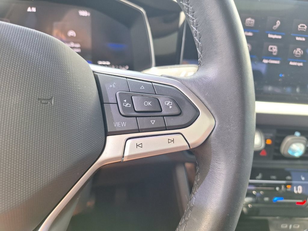 Used 2025 Volkswagen Jetta SE FWD image 17