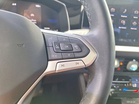 Used 2025 Volkswagen Jetta SE FWD image 17