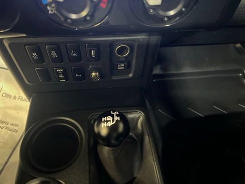 Used 2012 Toyota FJ Cruiser 4WD w/ Upgrade Pkg image 21