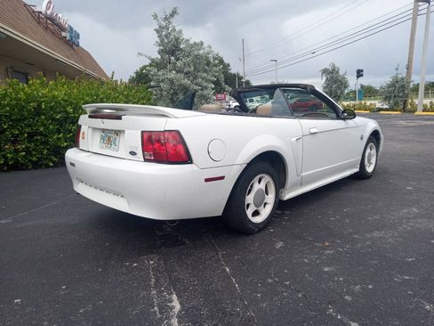 Used 1999 Ford Mustang Convertible RWD image 10