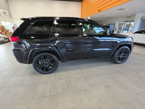 Used 2018 Jeep Grand Cherokee Altitude AWD/4WD image 7