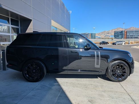 Certified 2024 Land Rover Range Rover SE image 5