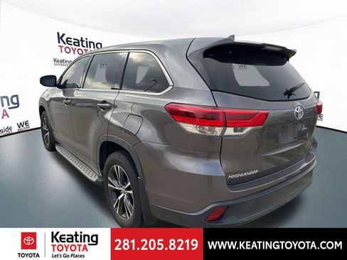 Certified 2019 Toyota Highlander Plus FWD image 6