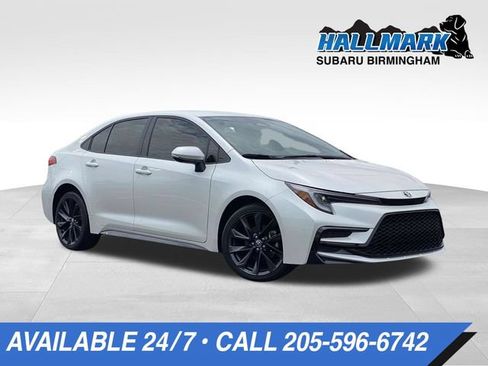 Used 2025 Toyota Corolla SE FWD image 1
