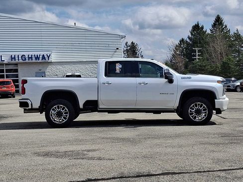 Used 2022 Chevrolet Silverado 3500 High Country w/ Technology Package image 8