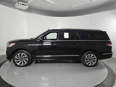 Used 2024 Lincoln Navigator L 4WD image 8