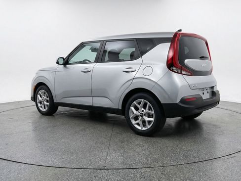 Used 2025 Kia Soul LX w/ LX Technology Package FWD image 6