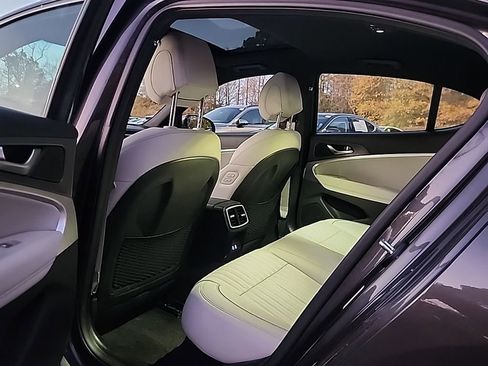 Used 2025 Genesis G70 2.5T w/ Sport Prestige Package image 19