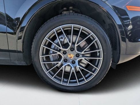 Used 2023 Porsche Cayenne AWD/4WD image 10