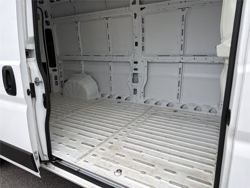 Used 2025 RAM ProMaster 2500 w/ Convenience Group FWD image 14