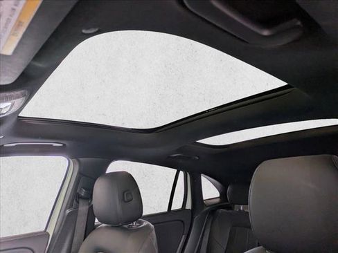 Used 2022 Mercedes-Benz GLA 250 4MATIC image 16