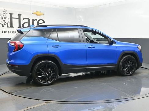 Used 2024 GMC Terrain SLE w/ Driver Convenience Package image 7