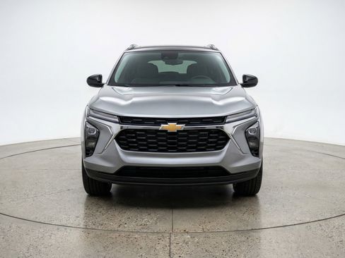 Used 2025 Chevrolet TrailBlazer LT AWD/4WD image 2