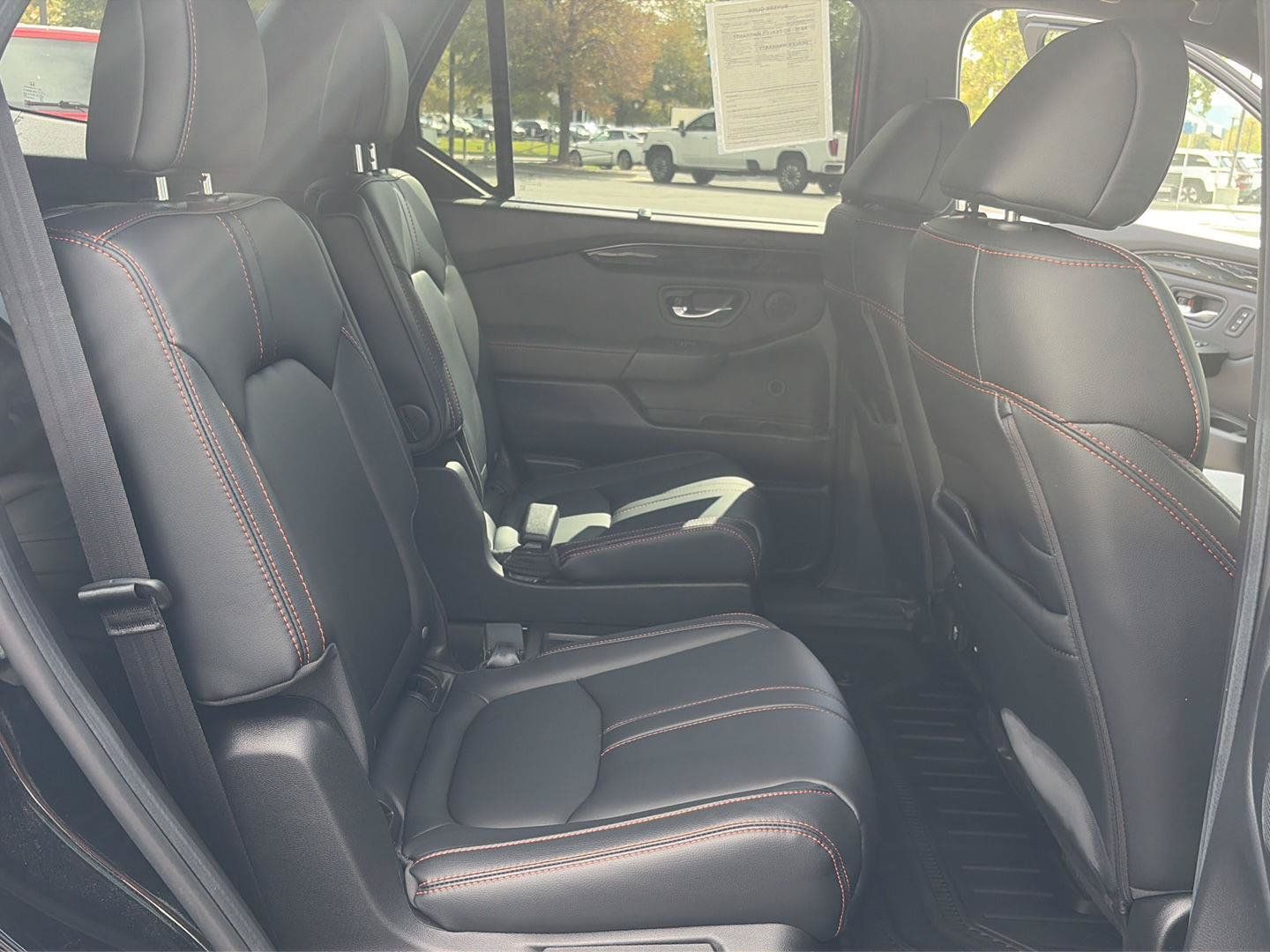 Used 2025 Honda Pilot TrailSport image 23
