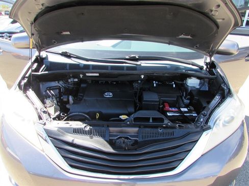 Used 2012 Toyota Sienna LE FWD image 31