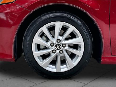 Used 2021 Toyota Camry LE image 11