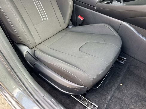 Used 2025 Hyundai Elantra SEL image 24