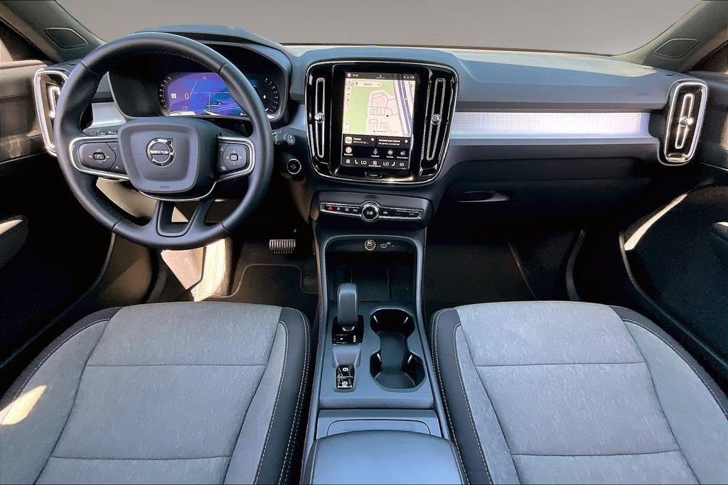 Used 2025 Volvo XC40 B5 Core AWD/4WD image 15
