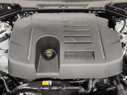 Used 2025 Land Rover Defender 110 X-Dynamic SE image 31